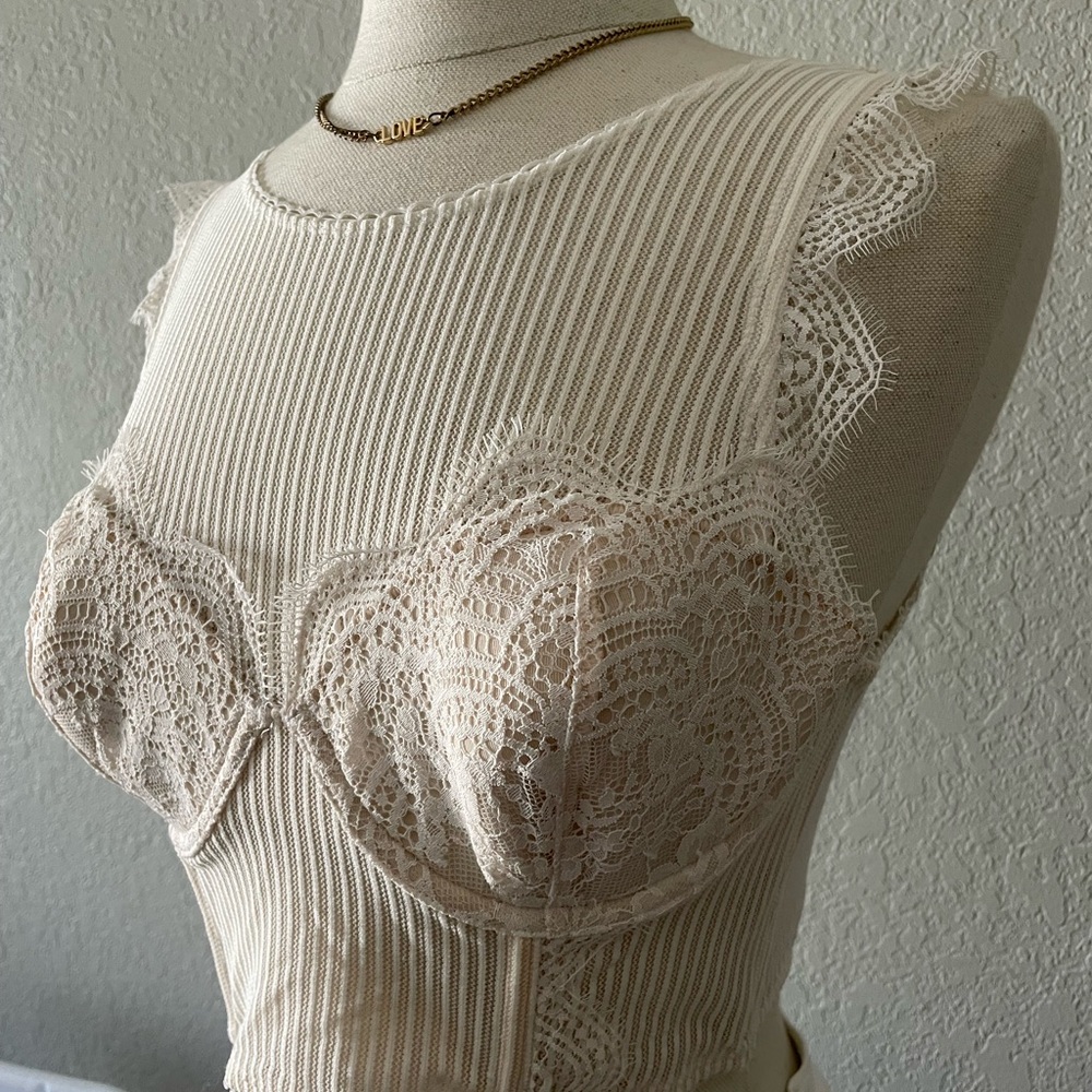 Victoria Secret - Picture 4 of 6